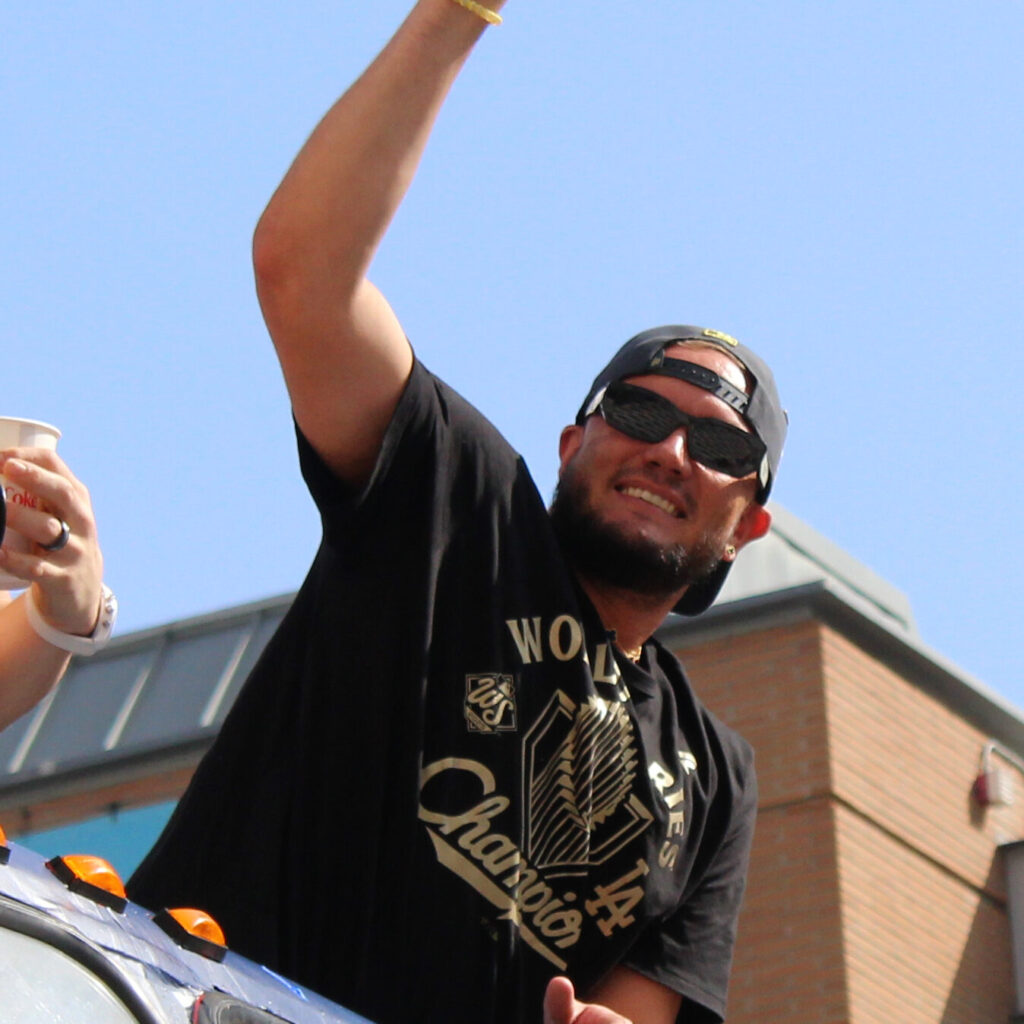 Miguel Rojas to start over Max Muncy in Game 2 of NLDS Miguel Rojas celebrates during the Los Angeles Dodgers' 2025 World Series championship parade. Photo: Reunion/Wikimedia Commons, CC BY 4.0.